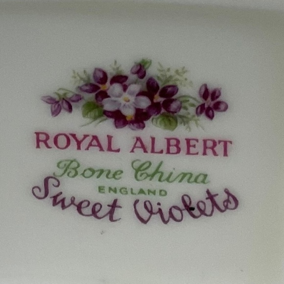 Royal Albert Bone China Sweet Violets Bud Vase Floral Gold Trim England 5” x 2” - Picture 10 of 10